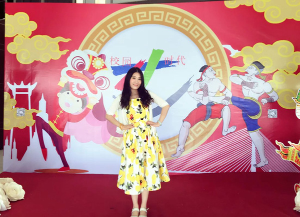 中泰友好美女使者娜娜体验当地风土人情